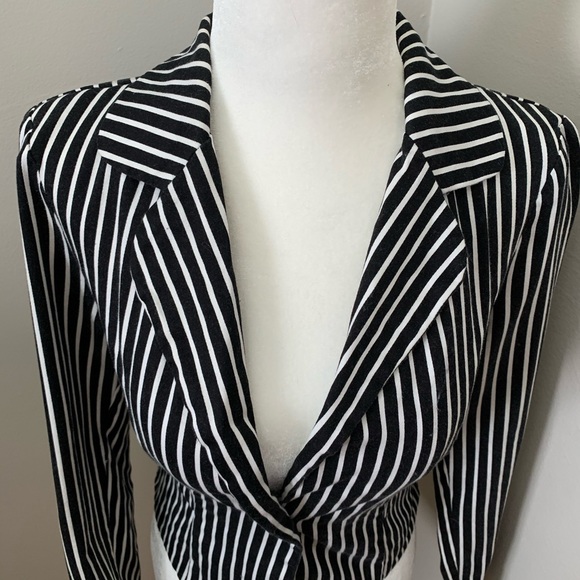 Stripe One Button Crop Blazer - Picture 3 of 10